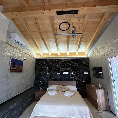 Testa House * Katánie